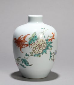 A FAMILLE-ROSE FLORAL MEIPING