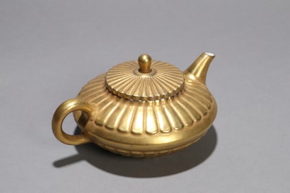 A GOLD-GLAZED CHRYSANTHEMUM POT