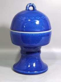 A BLUE-GLAZED DOU