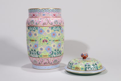 A FAMILLE-ROSE FLORAL VASE