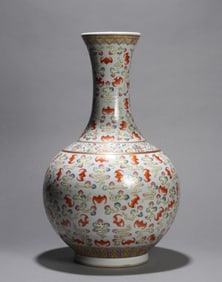 A FAMILLE-ROSE BAT VASE