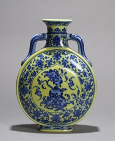 A YELLOW-GROUND BLUE AND WHITE BAT MOONFLASK
