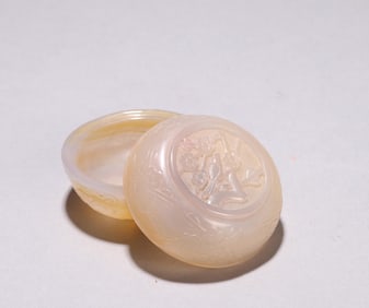 A AGATE PLUM BLOSSOM BOX
