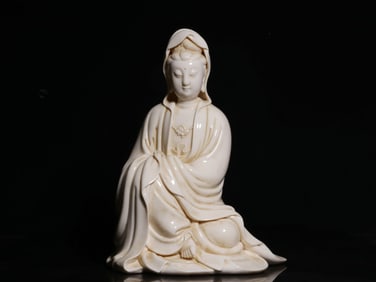 QING. "HE CHAOZONG" DEHUA WHITE PORCELAIN GUANYIN STATUE ORNAMENT