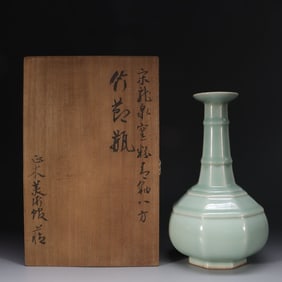 SONG DYNASTY LONGQUAN KILN POWDER GREEN GLAZE OCTAGONAL BAMBOO VASE