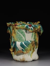 ZHEN ZONGYUAN'S BIONIC PORCELAIN CABBAGE PEN HOLDER