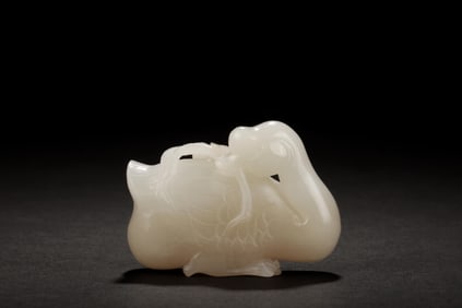 JADE CARVED 'GOOSE' FIGURE