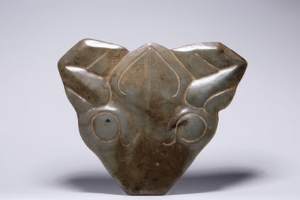 ANCIENT JADE ANIMAL FACE ORNAMENT