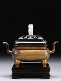 QING DYNASTY. COPPER GILT ZHAOGUAN EAR SMALL ZITHER STOVE
