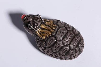 LATE QING DYNASTY, PURE SILVER DRAGON AND TURTLE SNUFF BOTTLE