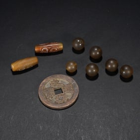 QING DYNASTY A SET OF ANCIENT BEADS AND COINS