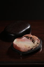 QING DYNASTY SHOUSHAN RED FLOWER HIBISCUS CARVED RUYI PATTERN FREE-FORM INKSTONE (WITH ROSEWOOD