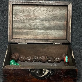OLD AGARWOOD CARVING EIGHTEEN BEADS BRACELET