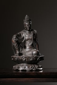 QING DYNASTY AGARWOOD CARVED STATUE OF GUANYIN SITTING