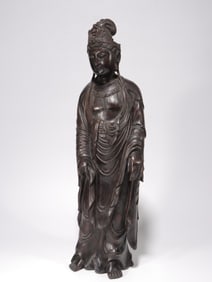 A STANDING STATUE OF GUANYIN CARVED IN AGARWOOD