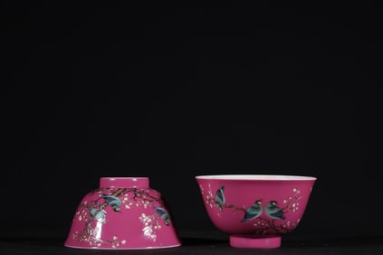 QING DYNASTY QIANLONG ROUGE RED BACKGROUND POWDER COLOR FLORAL AND BIRD CUP PAIR