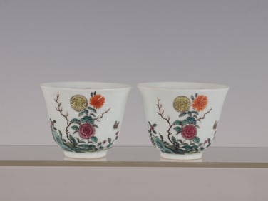 QING KANGXI BLUE AND WHITE CHRYSANTHEMUM PATTERN BELL CUP PAIR