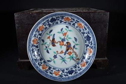 MING DYNASTY YONGLE BLUE AND WHITE MULTICOLORED FLORAL AND BIRD PATTERN PLATE