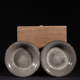 SONG DYNASTY OFFICIAL KILN SUNFLOWER-SHAPED WASHING BOWL PAIR