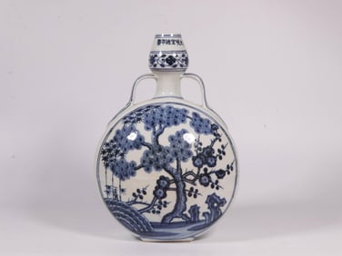DA MING XUANDE PERIOD BLUE AND WHITE PINE TREE MOON VASE