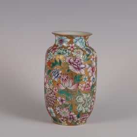 QING QIANLONG GOLD GROUND PINK ENAMEL HUNDRED FLOWERS DO NOT FALL LANTERN BOTTLE