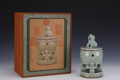 SONG DYNASTY LONGQUAN KILN BEAST KNOB INCENSE BURNER