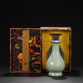 SOUTHERN SONG DYNASTY OFFICIAL KILN GREEN GLAZE SILVER MOUTH MELON RIDGE BOTTLE "QIANLONG IMPERIAL