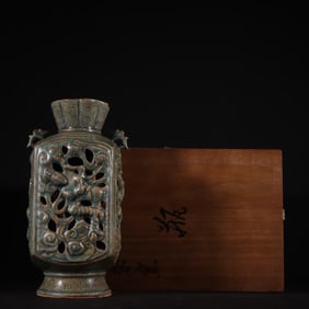 SONG DYNASTY CHAI KILN HOLLOWED DOUBLE-EARED VASE