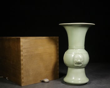 QING POWDER GREEN GLAZE LONGQUAN KILN DOUBLE LION HEAD EAR FLOWER VASE