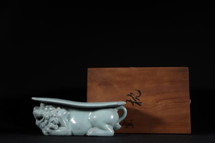 SONG DYNASTY RU KILN SKY BLUE GLAZE LION PILLOW