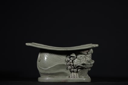 TANG AND FIVE DYNASTIES YUE KILN SECRET COLOR PORCELAIN AUSPICIOUS BEAST SHAPED PILLOW