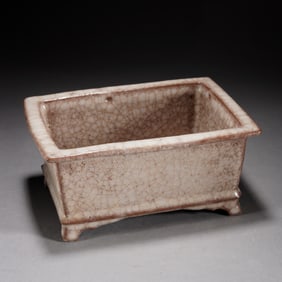 OLD KILN FOUR-LEGGED FLOWERPOT