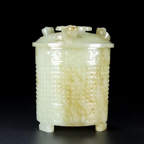 THE JADE CUP WITH THE PATTERN OF THE VALLEY OF THE MOUNTAIN