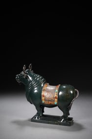 QING DYNASTY JASPER BULL ORNAMENT