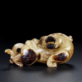 HETIAN JADE FIGURE OF A DRAGON