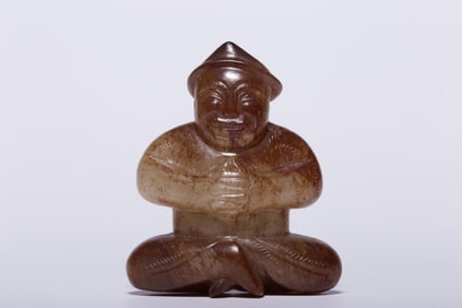 HETIAN JADE EARTH RED-STAINED KNEELING SITTING FIGURINE