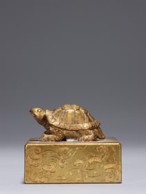 QING DYNASTY. GILDED COPPER SEAL WITH A TURTLE BUTTON AND CLOUD PATTERN