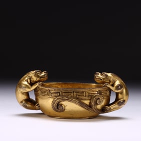 QING DYNASTY. GILDED COPPER WASH BASIN WITH AUSPICIOUS BEASTS