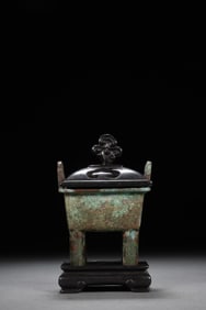QING DYNASTY COPPER TRIPOD-SHAPED INCENSE BURNER WITH SKY-HIGH EARS