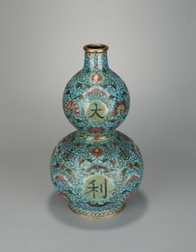 QING DYNASTY: ENAMEL DAJI GOURD BOTTLE