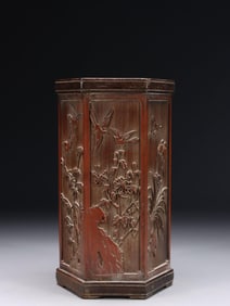 QING DYNASTY. QUYUAN JUSHI YU YUE MADE BAMBOO CARVED FOUR SEASONS FLOWER SIX-SIDED PEN HOLDER