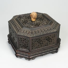 QING DYNASTY ROSEWOOD CARVED HEXAGONAL LID BOX