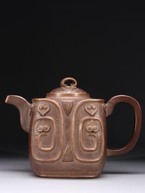 QING DYNASTY YONGZHENG-MADE PURPLE CLAY RUYI-PATTERNED PURPLE CLAY POT