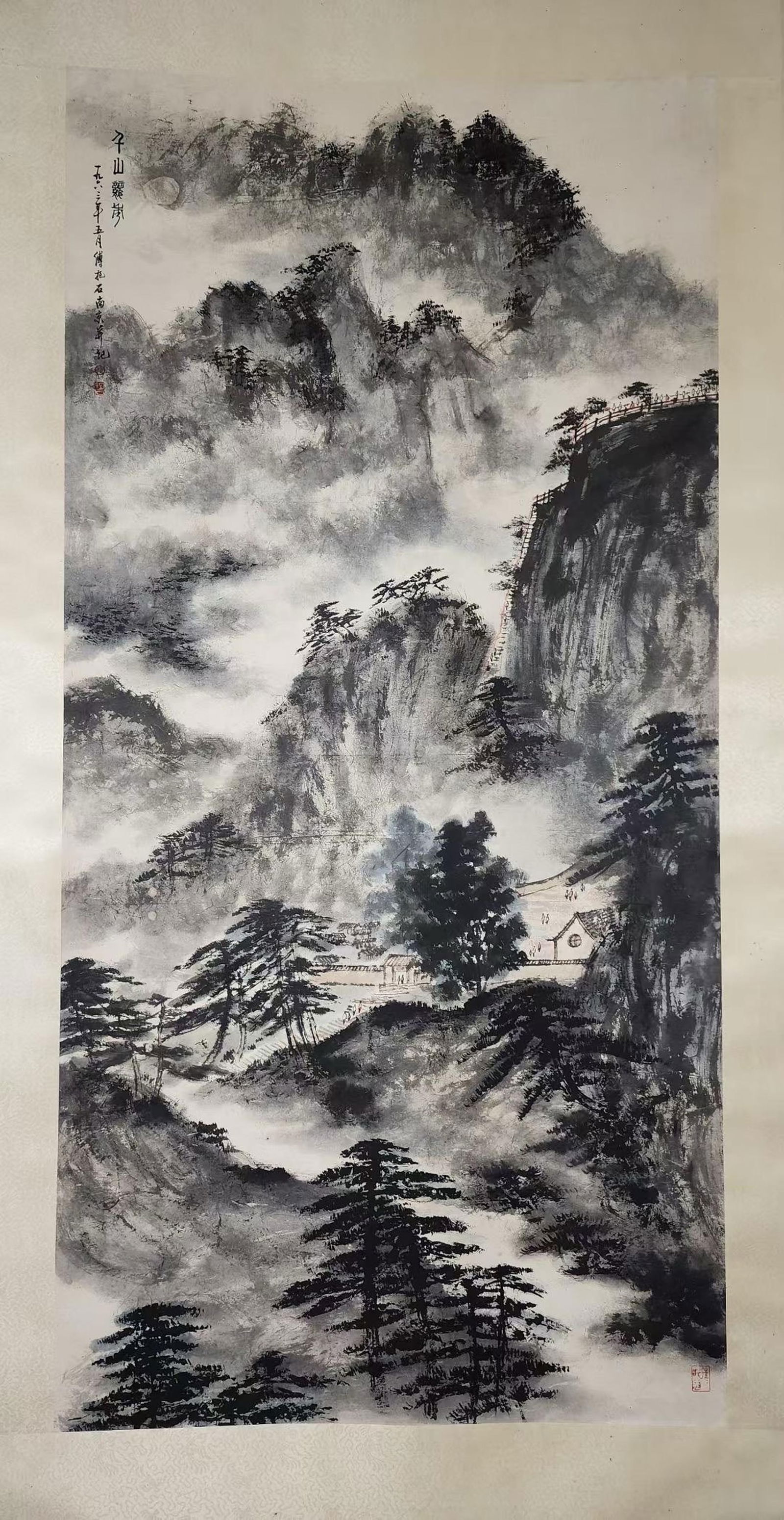 FU BAOSHI, HAND PAINTING 'LANDSCAPE' PAPER SCROLL: 傅抱石 山水图立轴 Fu Baoshi, hand painting 'landscape' paper scroll 140*68CM