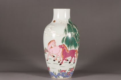 QING DYNASTY OLIVE BOTTLE WITH POWDER COLOR OF HORSES AND FLOWERS