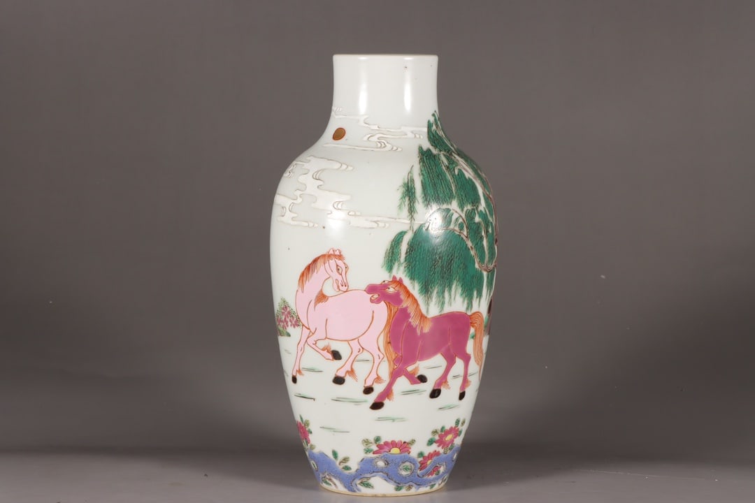 QING DYNASTY OLIVE BOTTLE WITH POWDER COLOR OF HORSES AND FLOWERS
