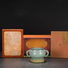SOUTHERN SONG DYNASTY GUAN KILN CELADON GLAZE SILVER-RIMMED ELEPHANT?EAR CENSER WASH INSCRIBED