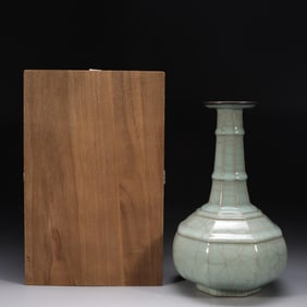 SOUTHERN SONG GUAN KILN CELADON EIGHT?SIDED BAMBOO?SECTION BOTTLE