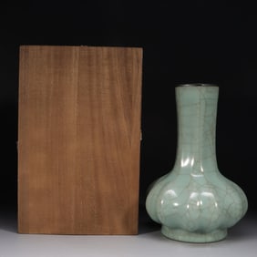 SONG DYNASTY GUAN KILN PALE-BLUE GLAZE MELON-RIDGED BOTTLE
