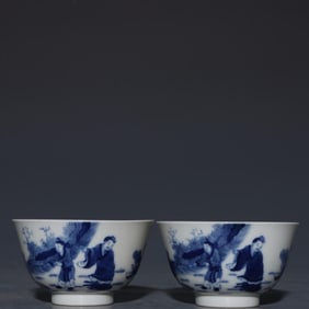 A PAIR OF OLD QING KANGXI BLUE AND WHITE CHARACTER CUPS
